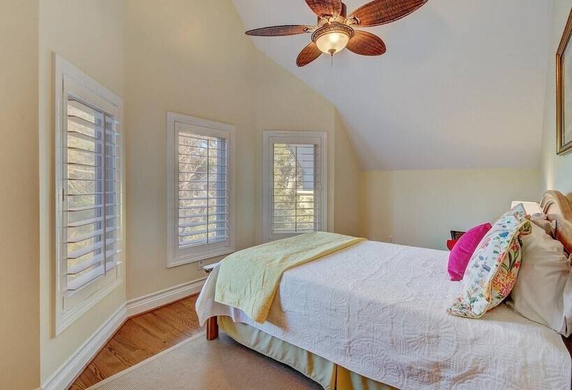 28 Beachwood West By Avantstay Close To Beach, Multiple Decks & Private Pool!