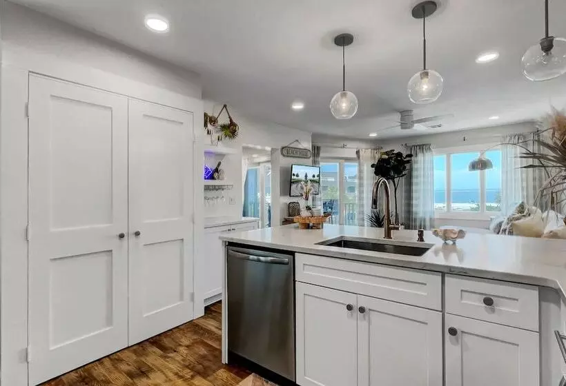 303 D Port O Call By Avantstay Oceanfront Penthouse