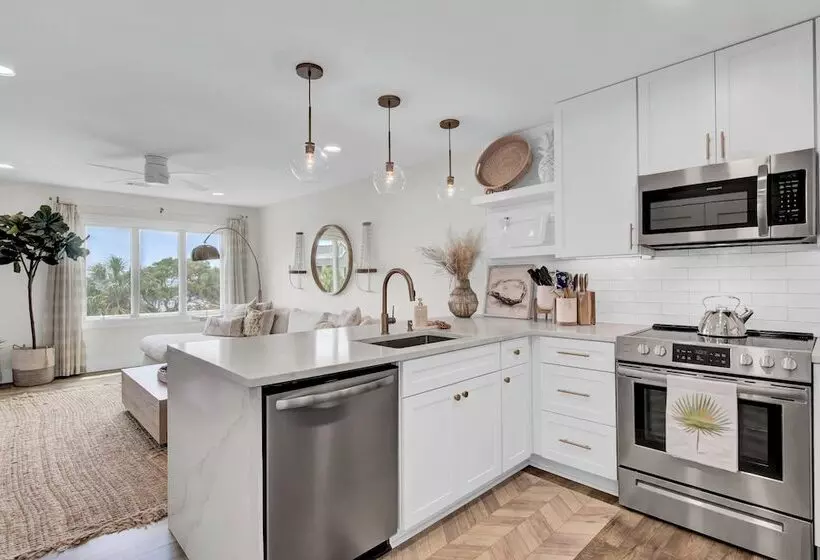 303 D Port O Call By Avantstay Oceanfront Penthouse