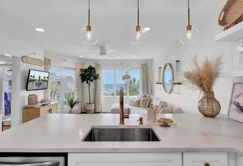 303 D Port O Call By Avantstay Oceanfront Penthouse