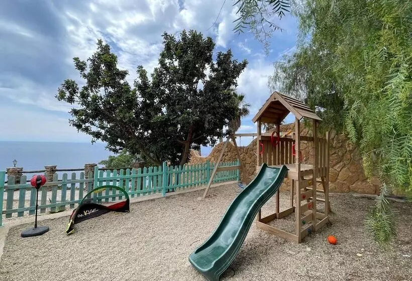 Belvilla By Oyo La Suerte Crisantemo