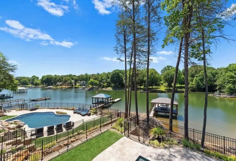 Blue Heron By Avantstay Lakefront, Dock, Pool, Theater Sleeps 22