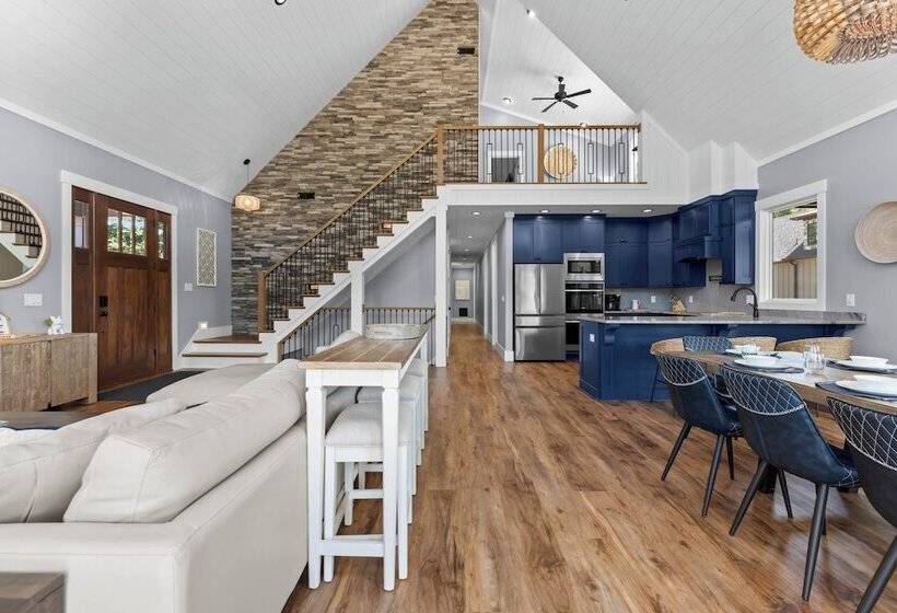 Blue Heron By Avantstay Lakefront, Dock, Pool, Theater Sleeps 22