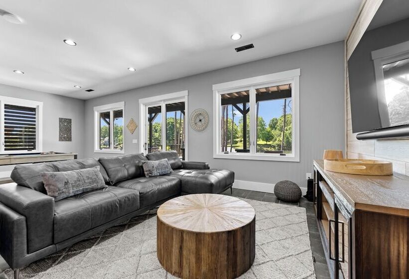 Blue Heron By Avantstay Lakefront, Dock, Pool, Theater Sleeps 22