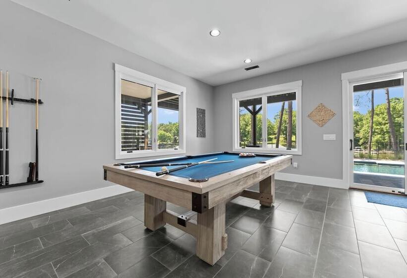 Blue Heron By Avantstay Lakefront, Dock, Pool, Theater Sleeps 22