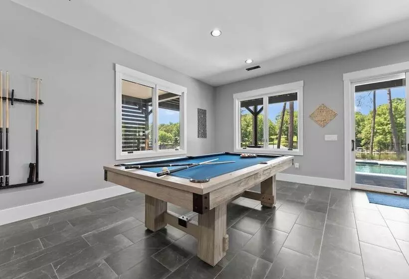 Blue Heron By Avantstay Lakefront, Dock, Pool, Theater Sleeps 22