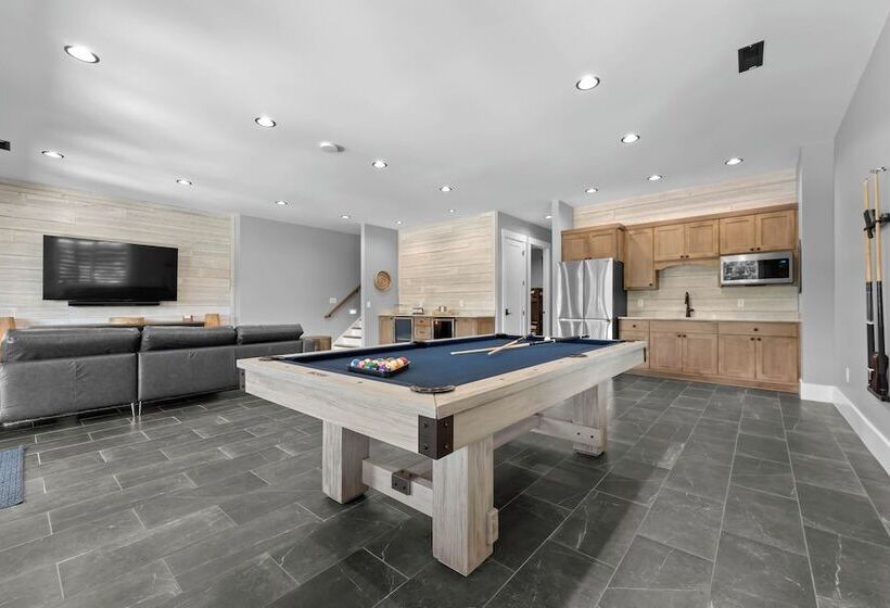 Blue Heron By Avantstay Lakefront, Dock, Pool, Theater Sleeps 22