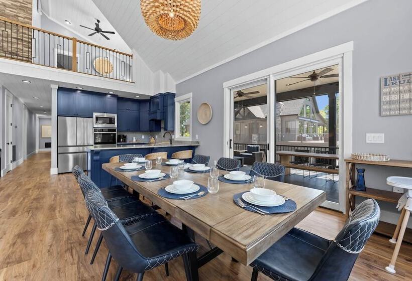 Blue Heron By Avantstay Lakefront, Dock, Pool, Theater Sleeps 22