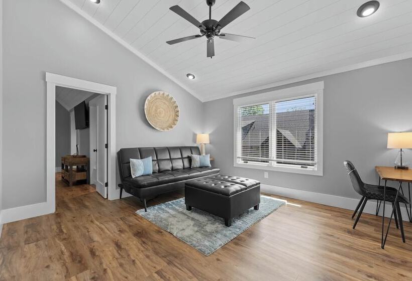 Blue Heron By Avantstay Lakefront, Dock, Pool, Theater Sleeps 22