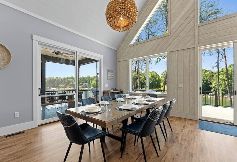 Blue Heron By Avantstay Lakefront, Dock, Pool, Theater Sleeps 22