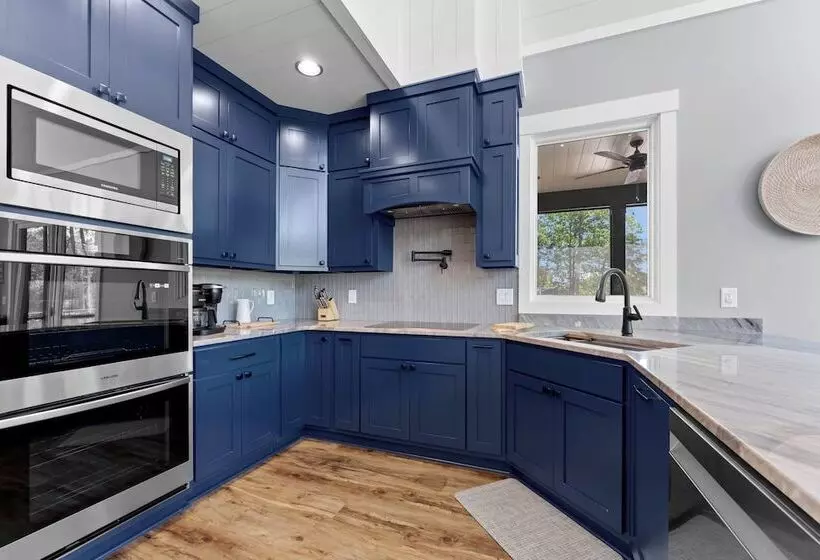 Blue Heron By Avantstay Lakefront, Dock, Pool, Theater Sleeps 22