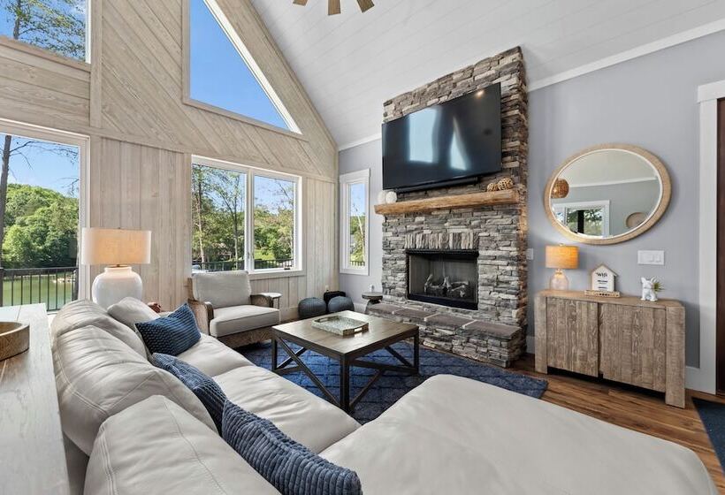 Blue Heron By Avantstay Lakefront, Dock, Pool, Theater Sleeps 22