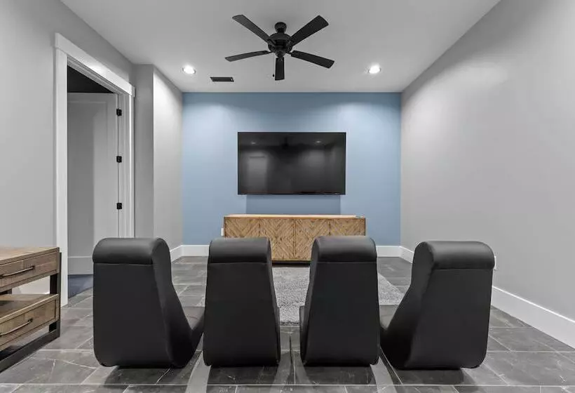 Blue Heron By Avantstay Lakefront, Dock, Pool, Theater Sleeps 22