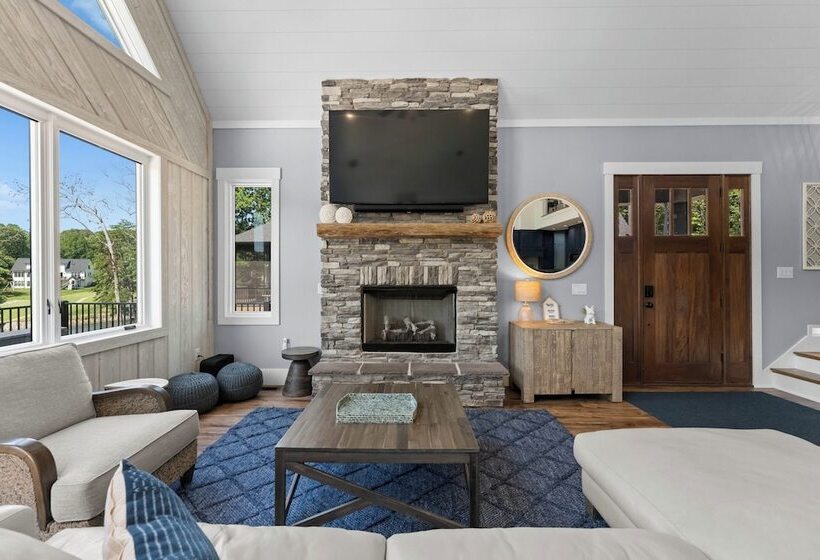 Blue Heron By Avantstay Lakefront, Dock, Pool, Theater Sleeps 22