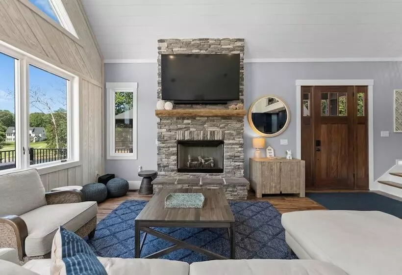 Blue Heron By Avantstay Lakefront, Dock, Pool, Theater Sleeps 22