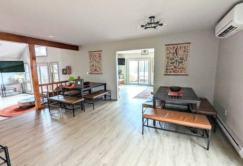 Emerald Bluff By Avantstay Lake Views, Deck, Fire Pit, Game Room