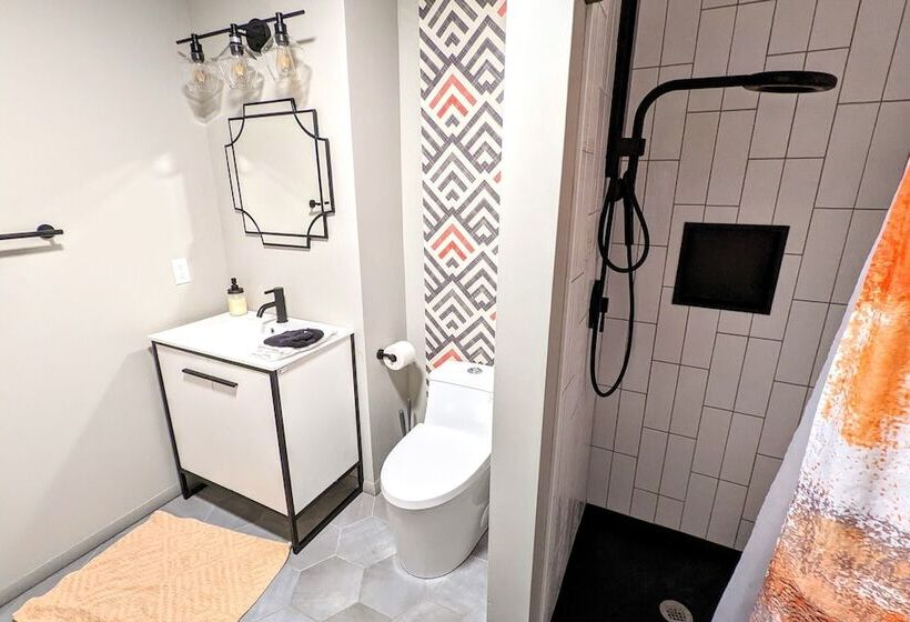 Emerald Bluff By Avantstay Lake Views, Deck, Fire Pit, Game Room