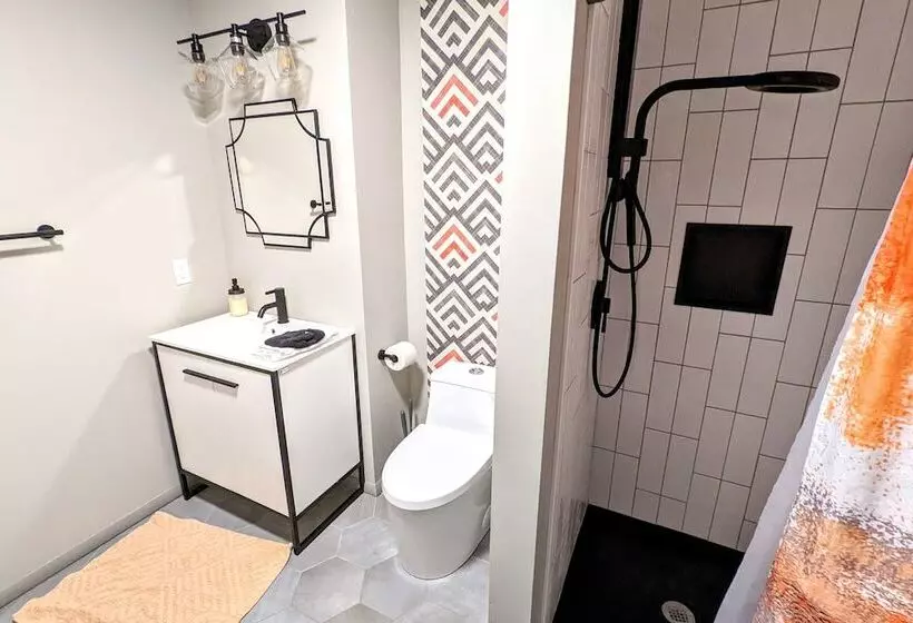 Emerald Bluff By Avantstay Lake Views, Deck, Fire Pit, Game Room