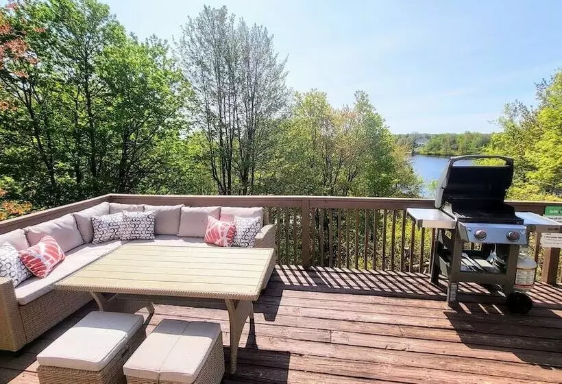 Emerald Bluff By Avantstay Lake Views, Deck, Fire Pit, Game Room