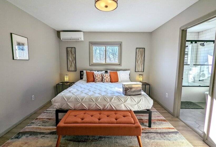 Emerald Bluff By Avantstay Lake Views, Deck, Fire Pit, Game Room