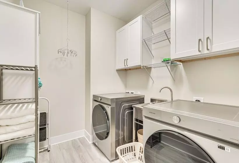 Rooftop Deck & Hot Tub: Mexico Beach Home!