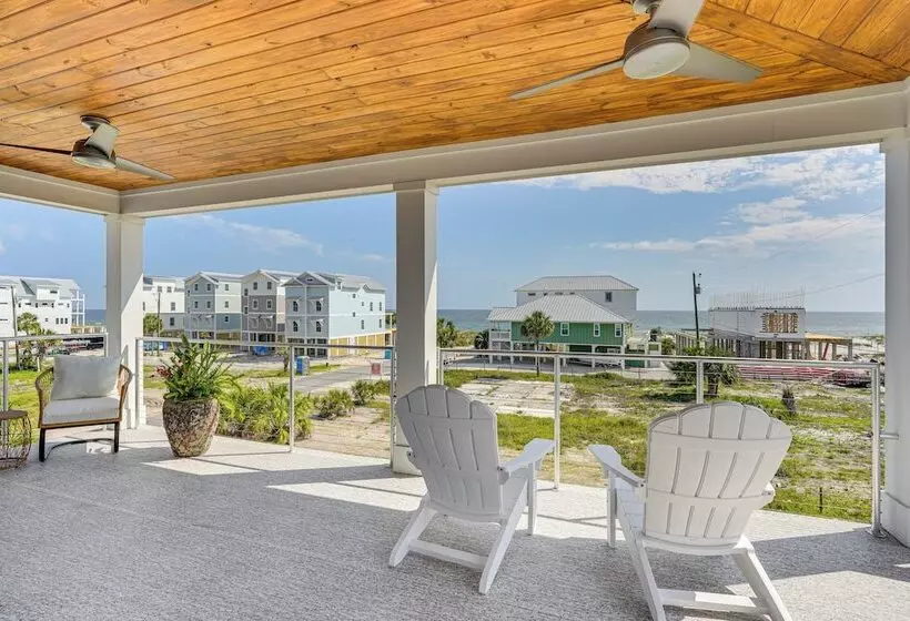 Rooftop Deck & Hot Tub: Mexico Beach Home!