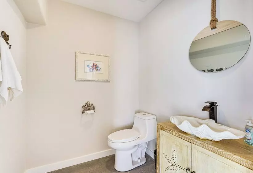 Rooftop Deck & Hot Tub: Mexico Beach Home!