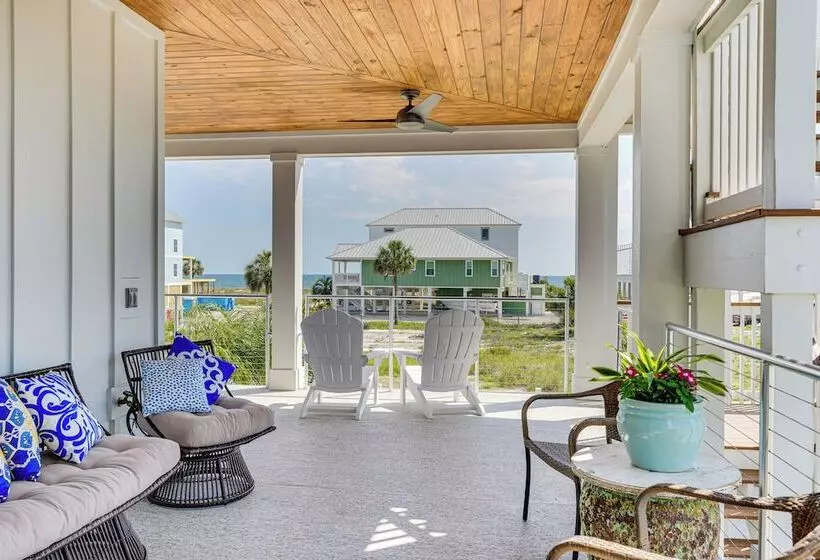 Rooftop Deck & Hot Tub: Mexico Beach Home!