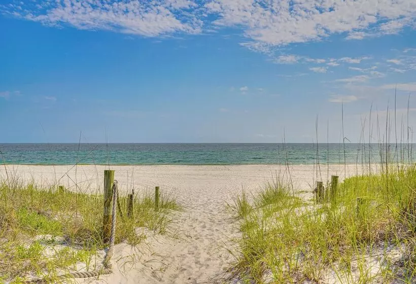 Rooftop Deck & Hot Tub: Mexico Beach Home!