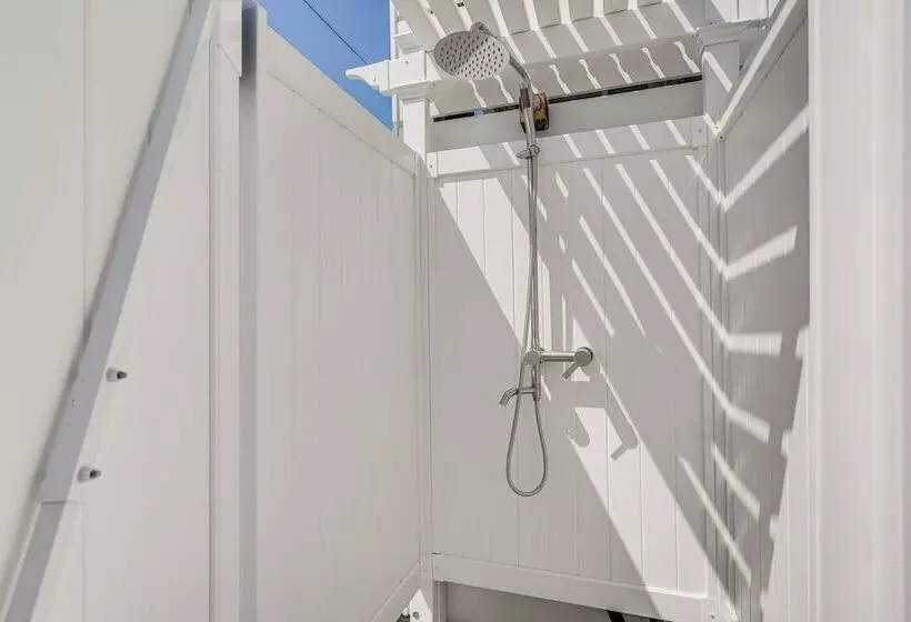 Rooftop Deck & Hot Tub: Mexico Beach Home!