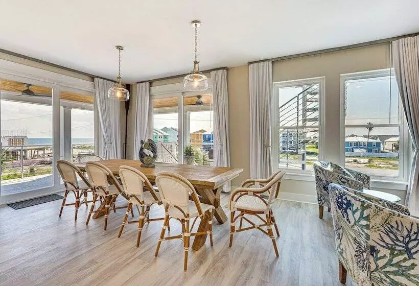 Rooftop Deck & Hot Tub: Mexico Beach Home!