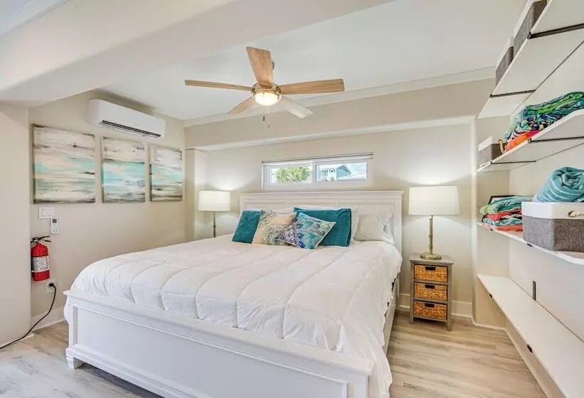 Rooftop Deck & Hot Tub: Mexico Beach Home!