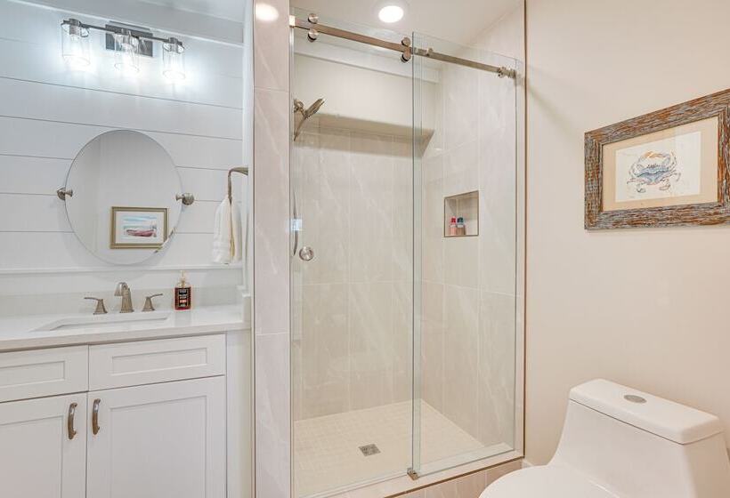 Rooftop Deck & Hot Tub: Mexico Beach Home!