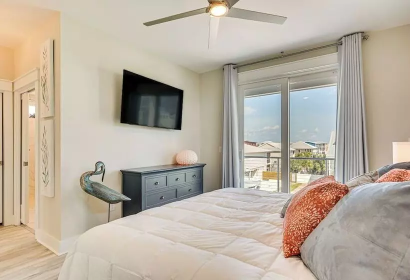 Rooftop Deck & Hot Tub: Mexico Beach Home!