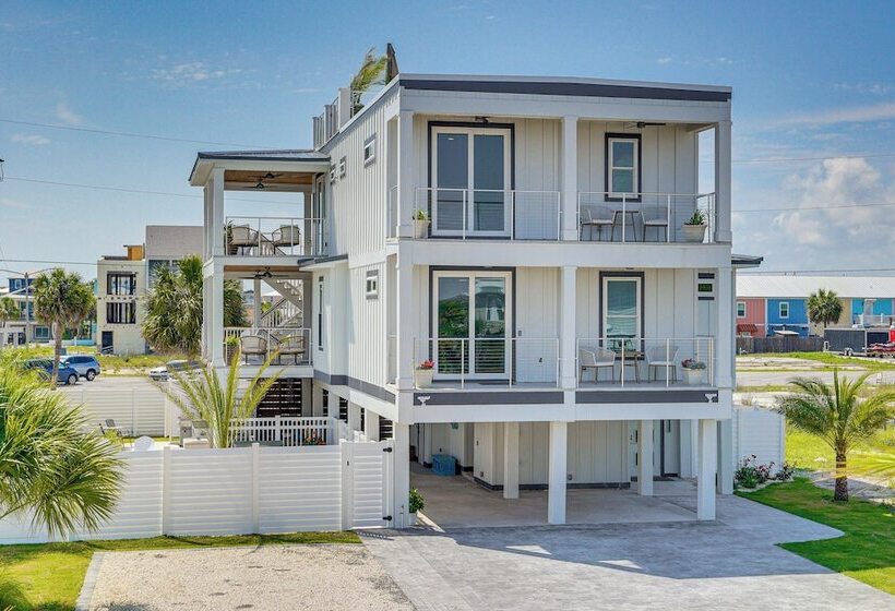 Rooftop Deck & Hot Tub: Mexico Beach Home!
