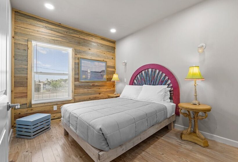 Waterfront Escape W/ Views Shared Pool & Boat Dock Orange Crush By Avantstay