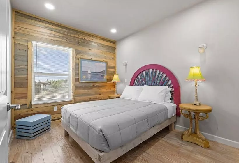 Waterfront Escape W/ Views Shared Pool & Boat Dock Orange Crush By Avantstay