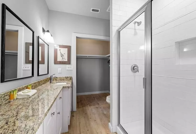 Waterfront Escape W/ Views Shared Pool & Boat Dock Orange Crush By Avantstay