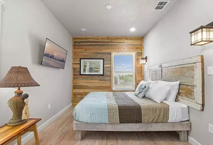 Waterfront Escape W/ Views Shared Pool & Boat Dock Orange Crush By Avantstay