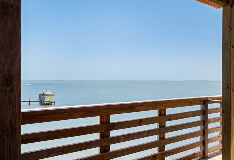 Waterfront Escape W/ Views Shared Pool & Boat Dock Orange Crush By Avantstay