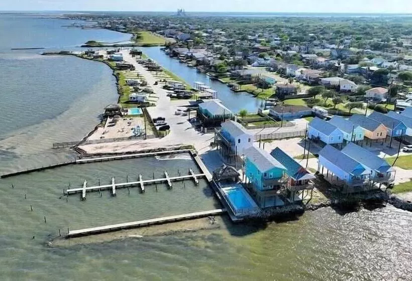 Waterfront Escape W/ Views Shared Pool & Boat Dock Orange Crush By Avantstay