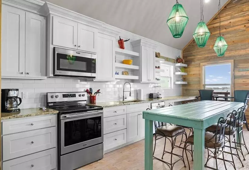 Waterfront Escape W/ Views Shared Pool & Boat Dock Orange Crush By Avantstay