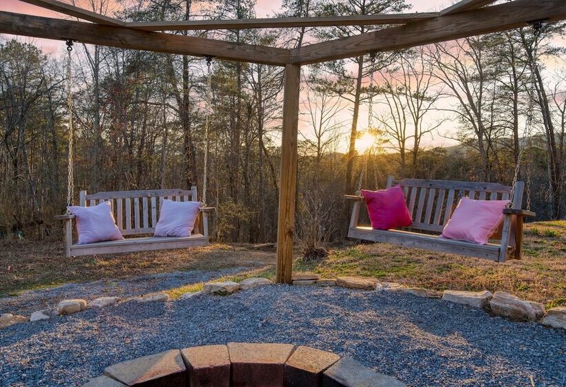 Pink Pines Avantstay Luxury Aesthetic Dream Home, Indoor Pool, Hot Tub