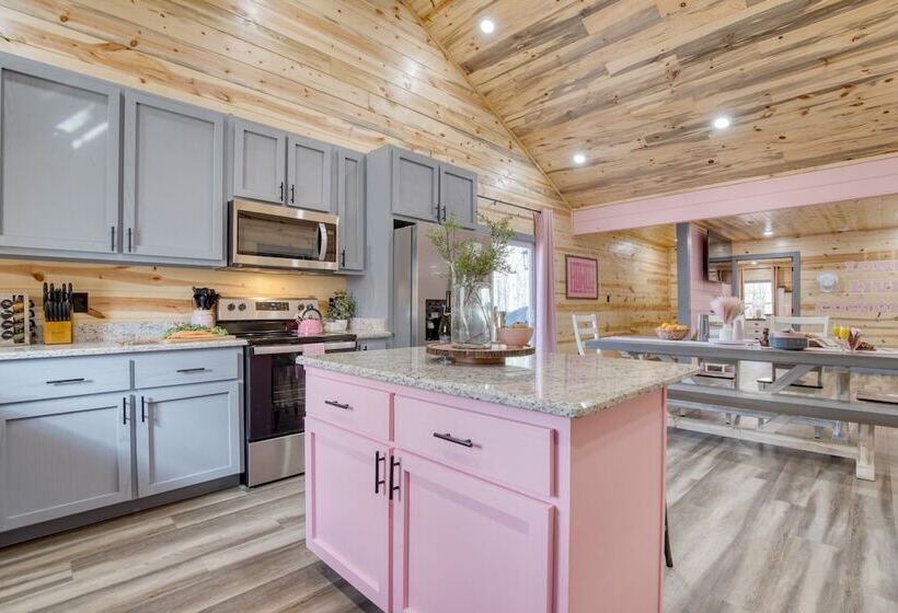Pink Pines Avantstay Luxury Aesthetic Dream Home, Indoor Pool, Hot Tub