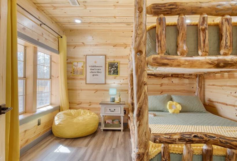 Pink Pines Avantstay Luxury Aesthetic Dream Home, Indoor Pool, Hot Tub