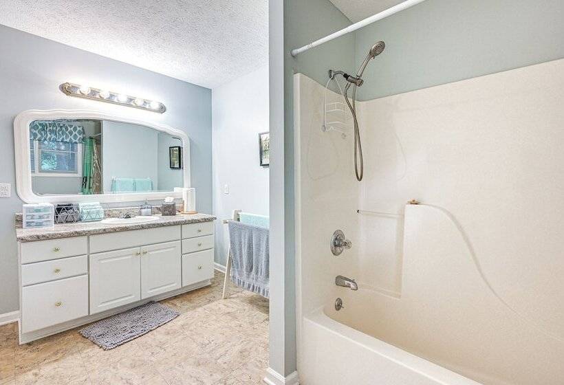 Delma S Haven In Cadiz W/ Deck & Lake Access!