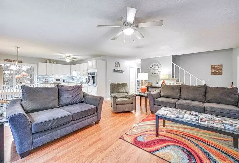 Delma S Haven  In Cadiz W/ Deck & Lake Access!