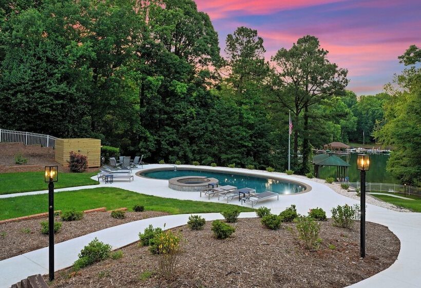 Shoreway Cove By Avantstay Waterfront, Pool, Dock