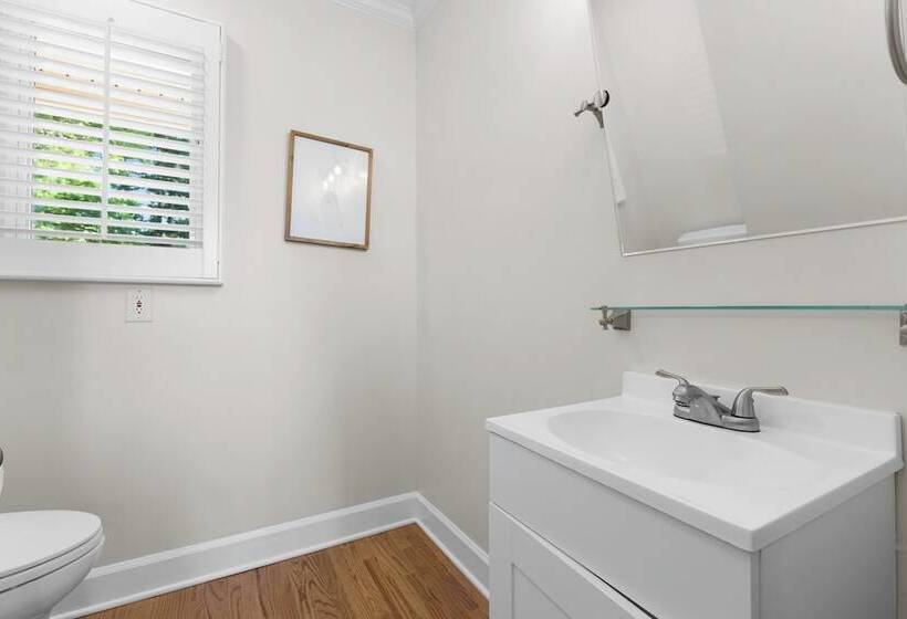 Shoreway Cove By Avantstay Waterfront, Pool, Dock