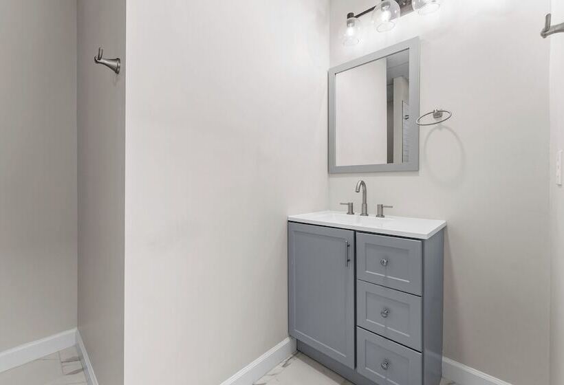 Shoreway Cove By Avantstay Waterfront, Pool, Dock